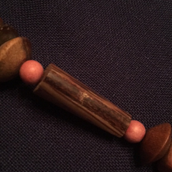 🐞 Boho Vintage Wooden Necklace with pink accent - Picture 4 of 4
